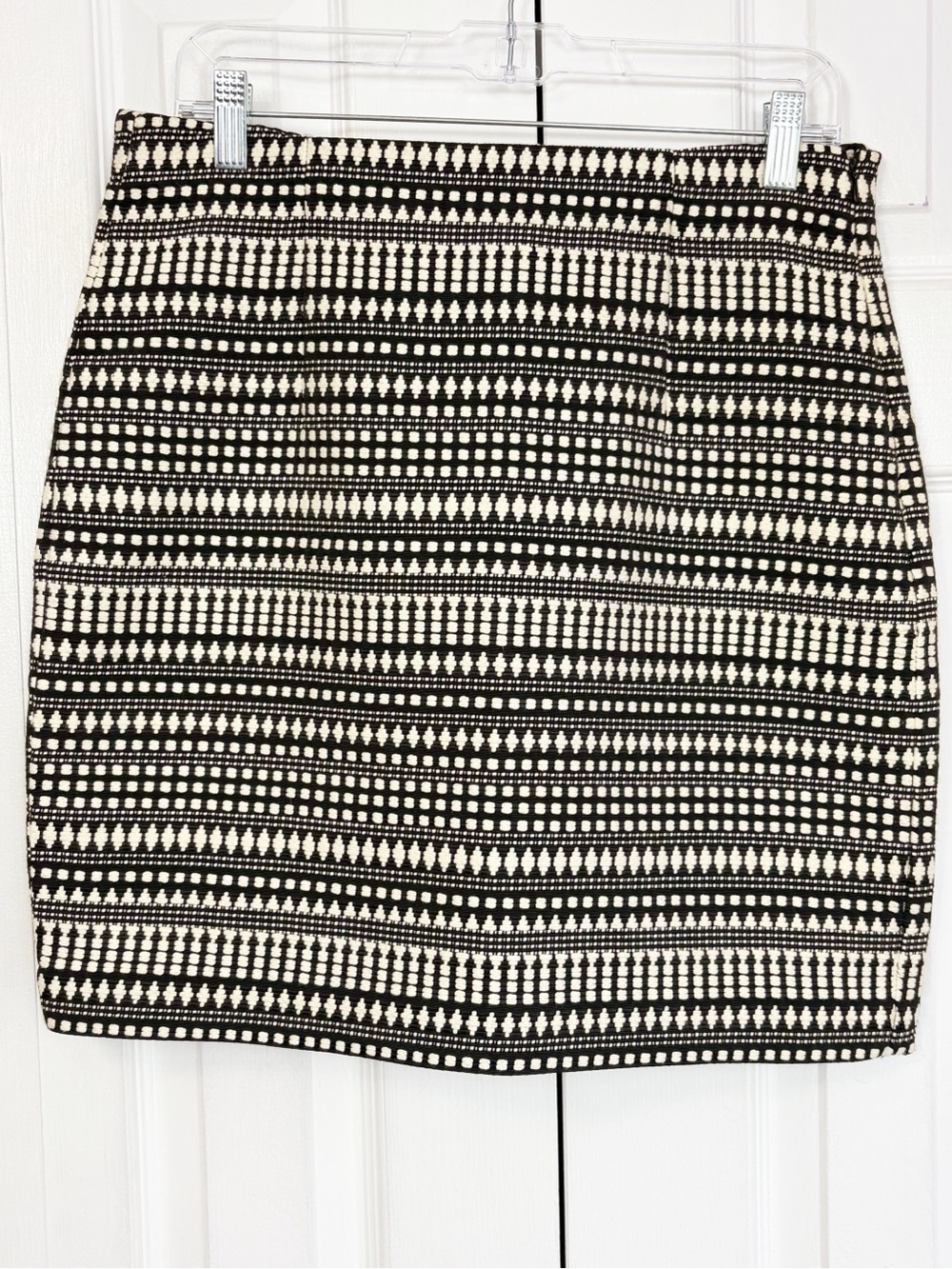 NWT Chelsea & Theodore Black Cream Boho Embroidered Brocade Mini Skirt 10